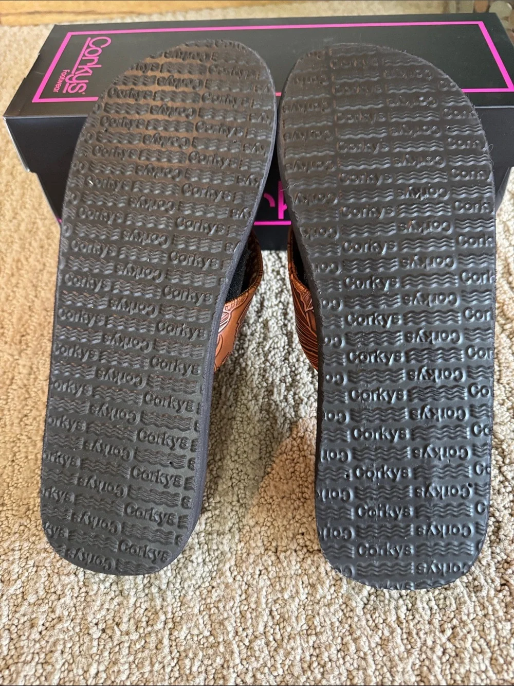 NWT-Corkys Summer Flower Embossed Flip flop Sz 10